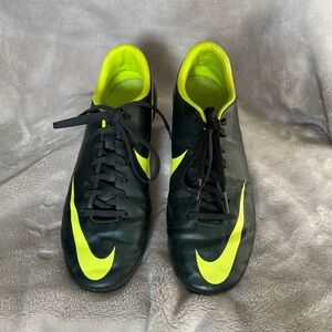 Nike Black and Green Athletic Shoes for Performance